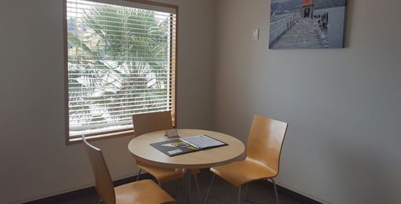 waterfront 1-bedroom dining area